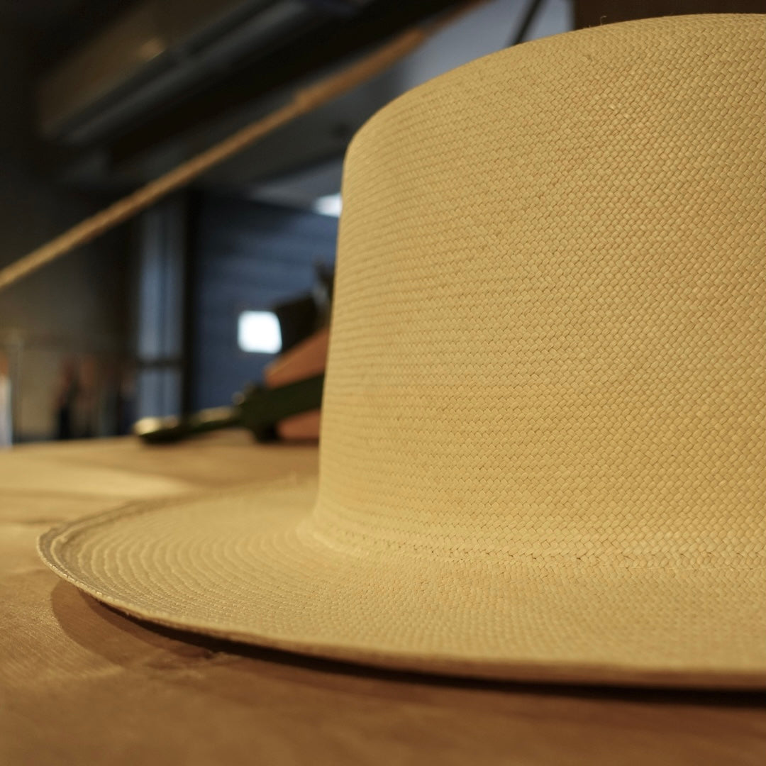 雰囲気を纏う夏の帽子》PANAMA HAT – ナイジェル・ケーボン オンライン