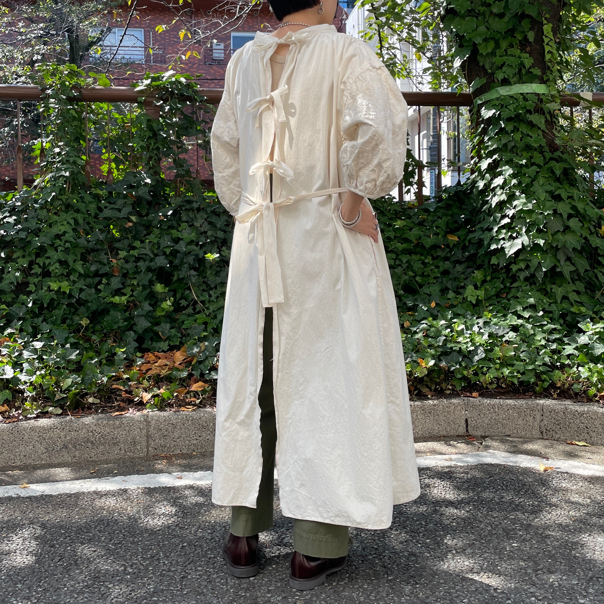 今の時期おすすめ》SURGICAL GOWN DRESS-EMBROIDERY – ナイジェル 