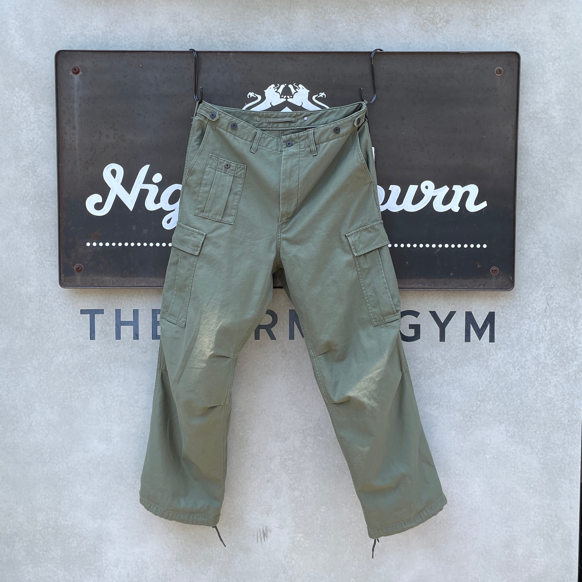 直営各店舗 & ONLINE STOREへ再入荷》ARMY CARGO PANT – ナイジェル