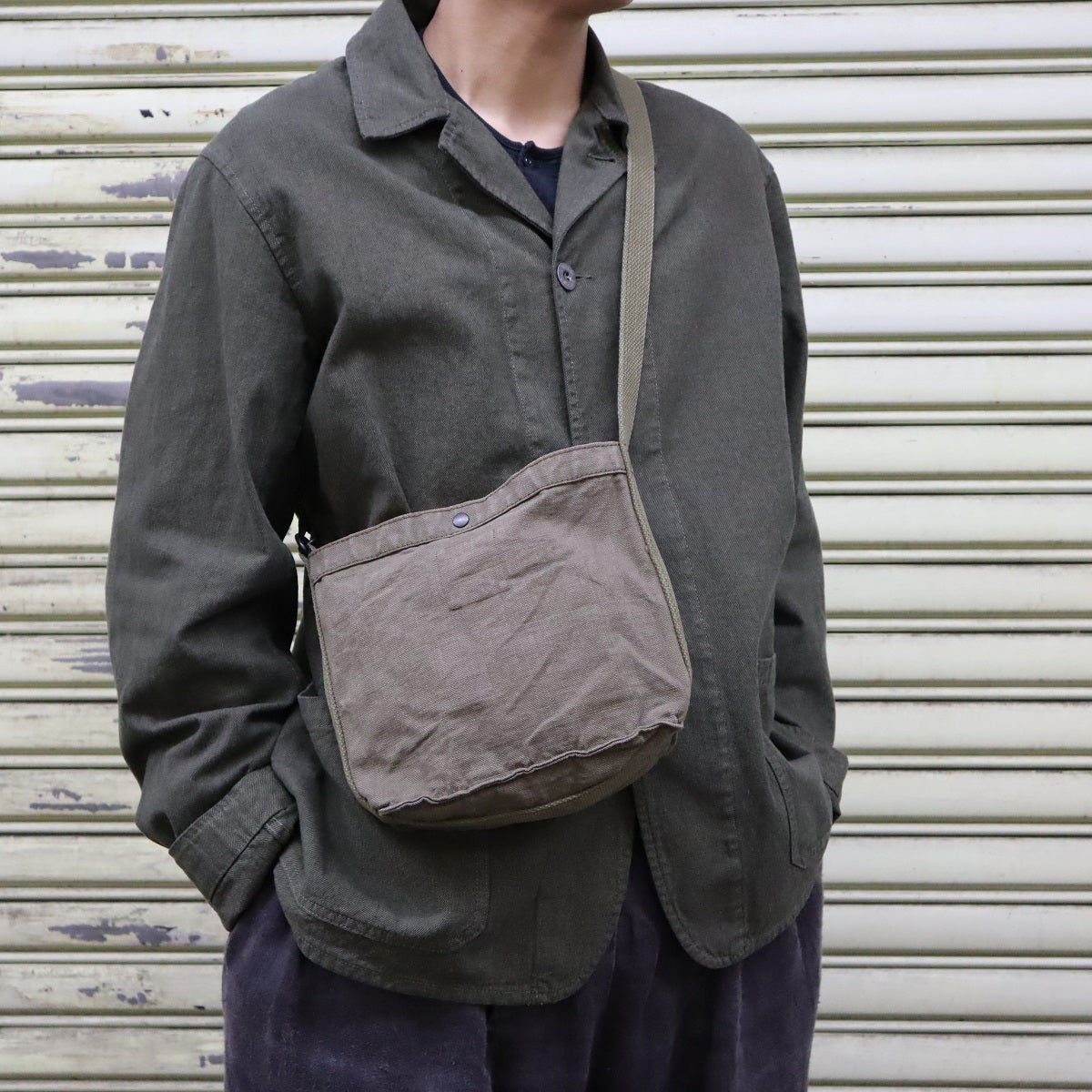 シンプルなモノにも拘りを】MAGAZINE BAG – ナイジェル・ケーボン