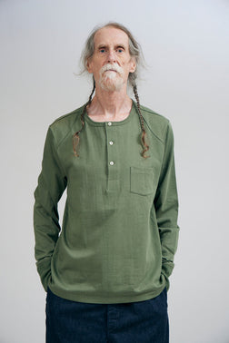 【ナイジェル・ケーボン】MAN / Nigel Cabourn × Merz b.Schwanen - ヘンリーネックシャツ