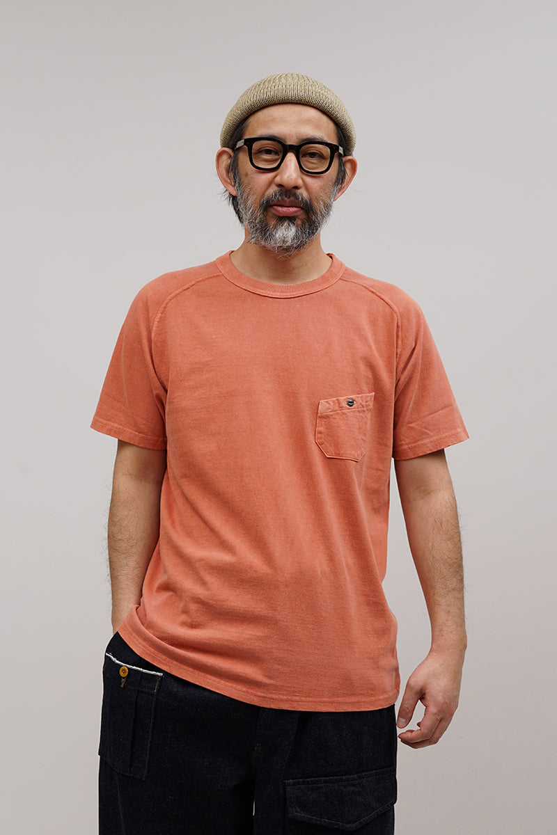【ナイジェル・ケーボン】UNISEX / 5.6オンスベーシックTシャツ - ピグメント / 5.6oz BASIC T-SHIRT ‐ PIGMENT