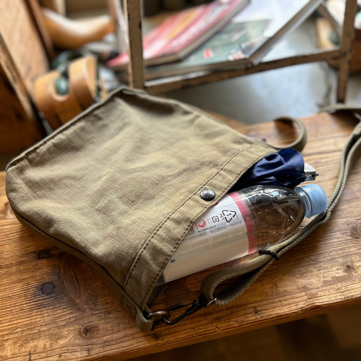 万能なバッグ 》MAGAZINE BAG – ナイジェル・ケーボン オンライン 