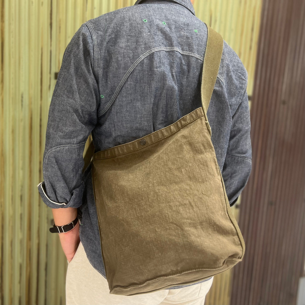 タフな相棒に》MAIL BAG – ナイジェル・ケーボン オンラインストア 