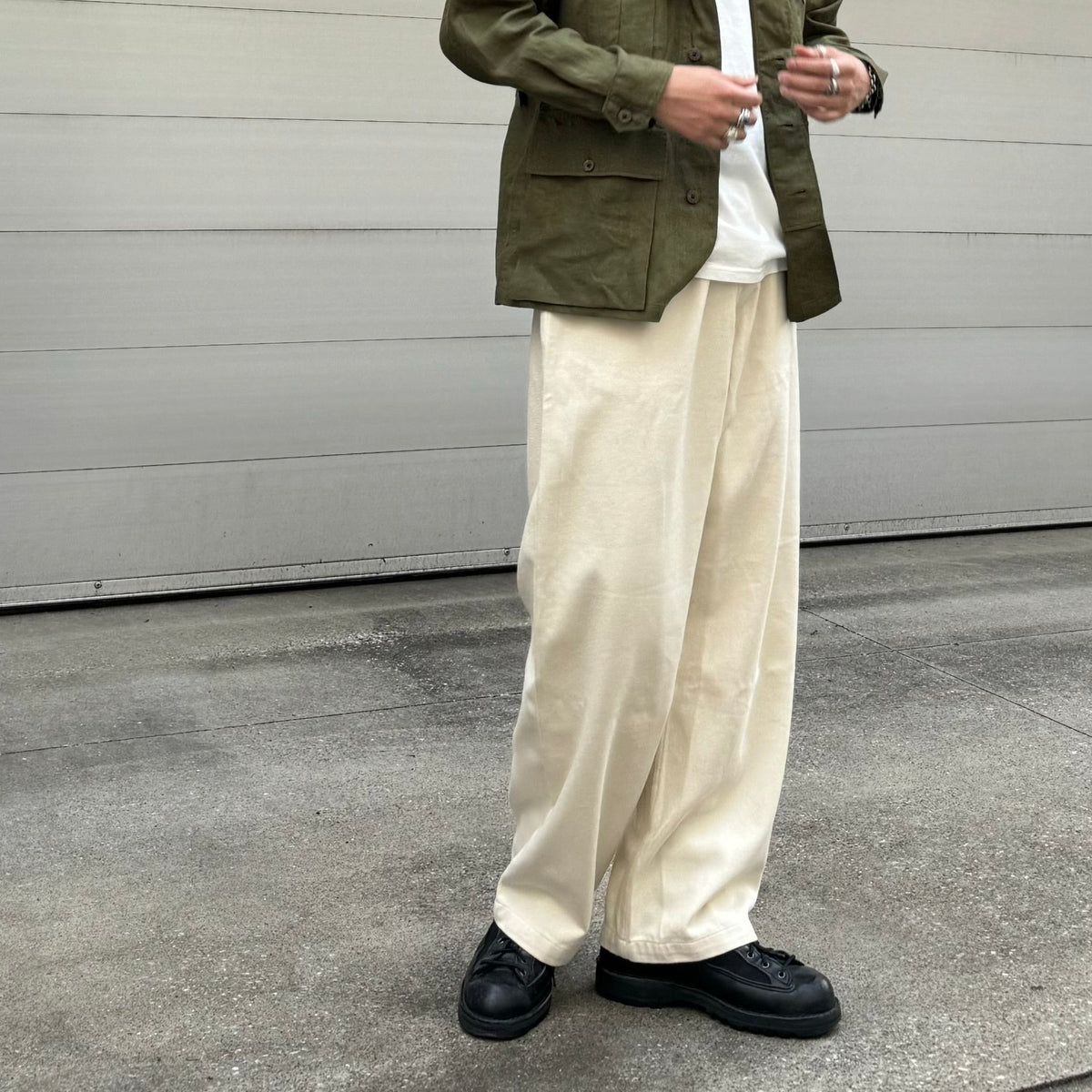 ユニークな白パン》WIDE LEG CRICKET PANT – ナイジェル・ケーボン 