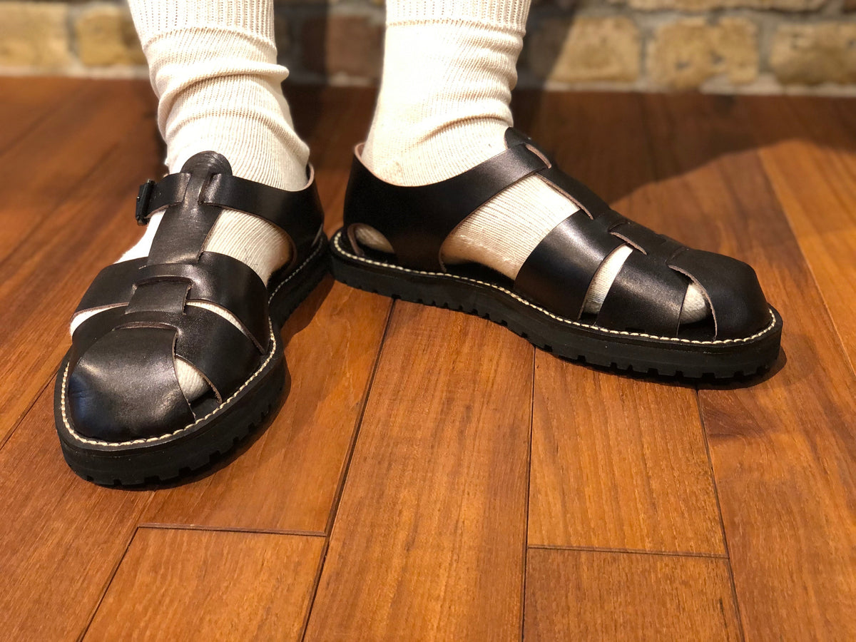男心をくすぐる機能美とデザイン 》LEATHER GURKHA SANDAL 