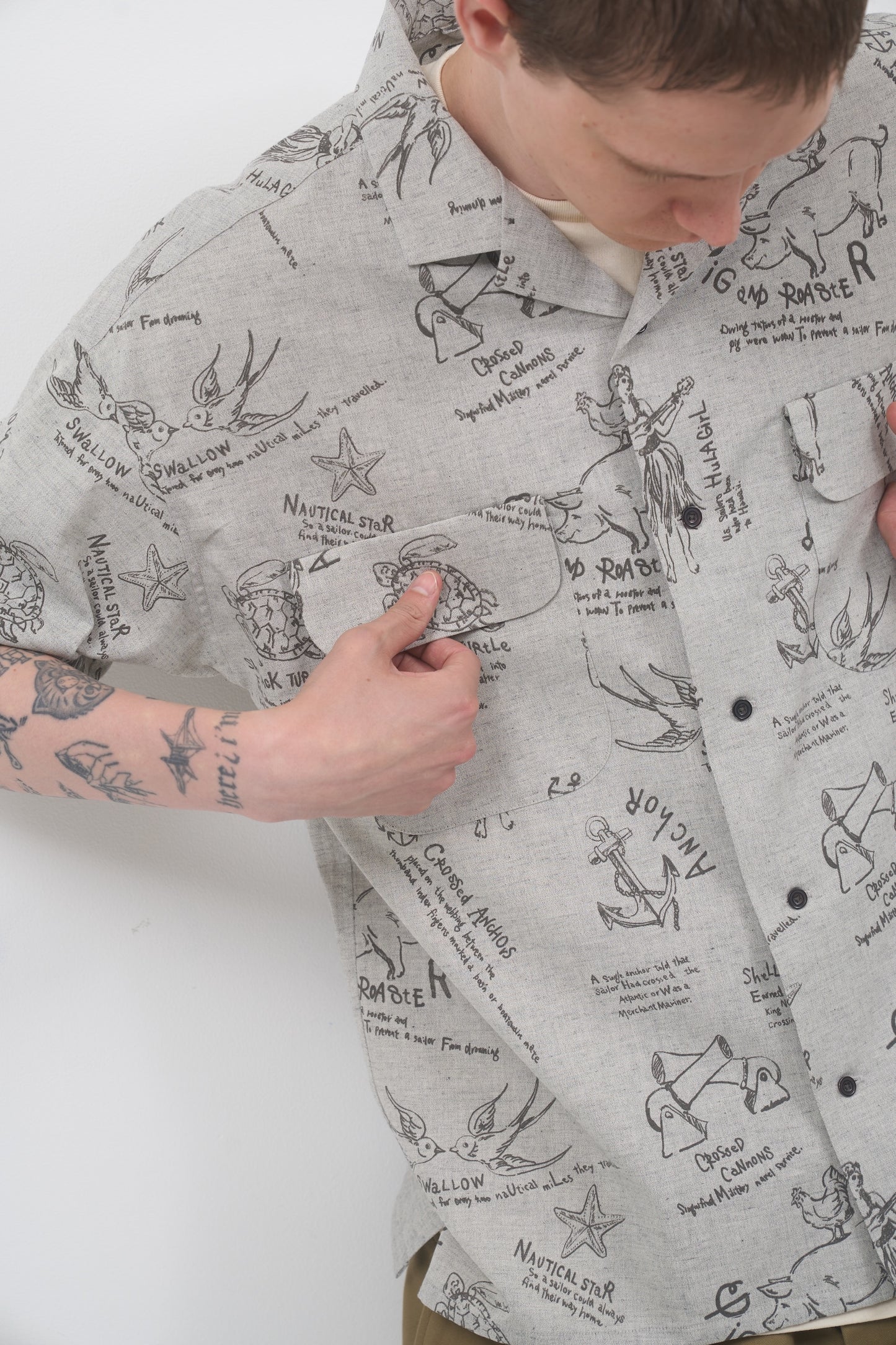 【ナイジェル・ケーボン】MAN / オープンカラーシャツ - タトゥープリント / OPEN COLLAR SHIRT - TATTOO PRINT