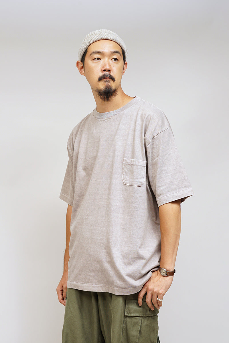 オンラインストア限定【ナイジェル・ケーボン】MAN / 7.8オンスTシャツ - ピグメント / 7.8oz T-SHIRT ‐ PIGMENT