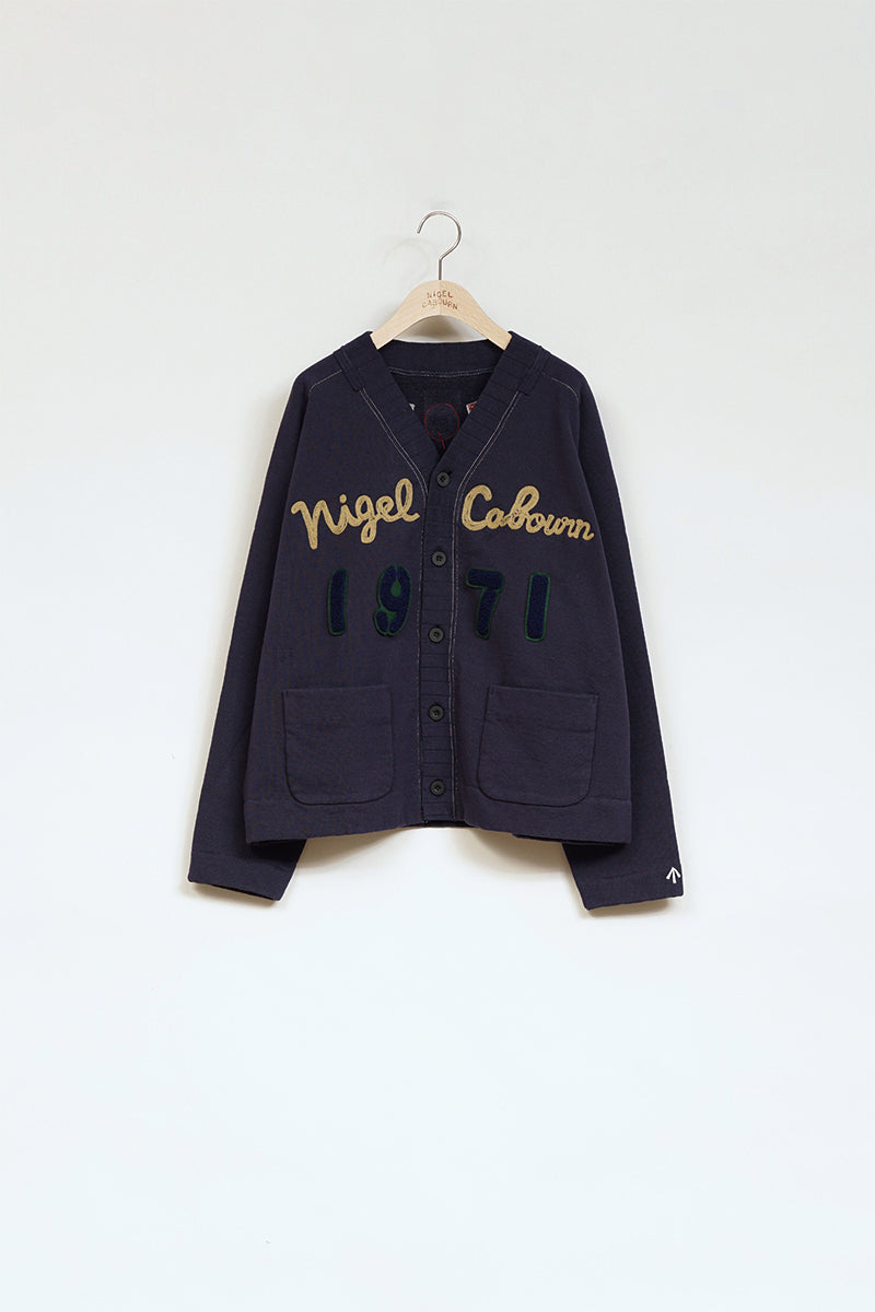 【ナイジェル・ケーボン】WOMAN / レターパッチスウェットカーディガン / LETTER PATCH SWEAT CARDIGAN