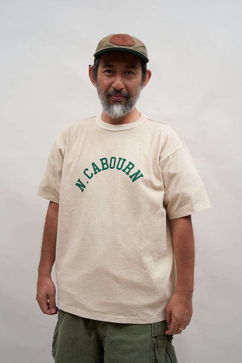 【ナイジェル・ケーボン】MAN /  6オンス プリントTシャツ/ 6oz PRINT T-SHIRT - N.CABOURN