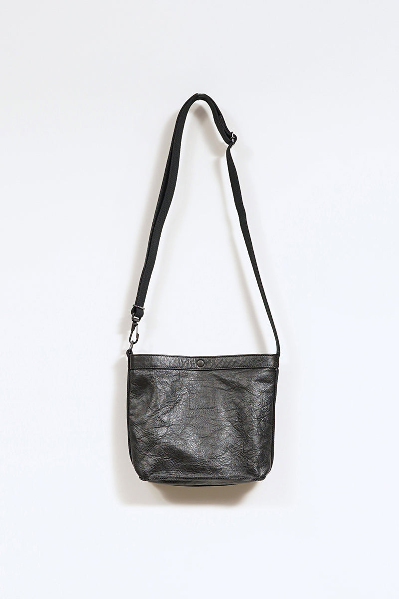 【ナイジェル・ケーボン】MAN / マガジンバッグ - コアレザー / MAGAZINE BAG - CORE LEATHER