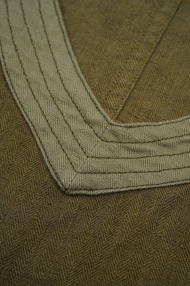 【ナイジェル・ケーボン】MAN / プルオーバーアーミーベスト - リネンヘリンボーンツイル / PULLOVER ARMY VEST - LINEN HERRINGBONE TWILL