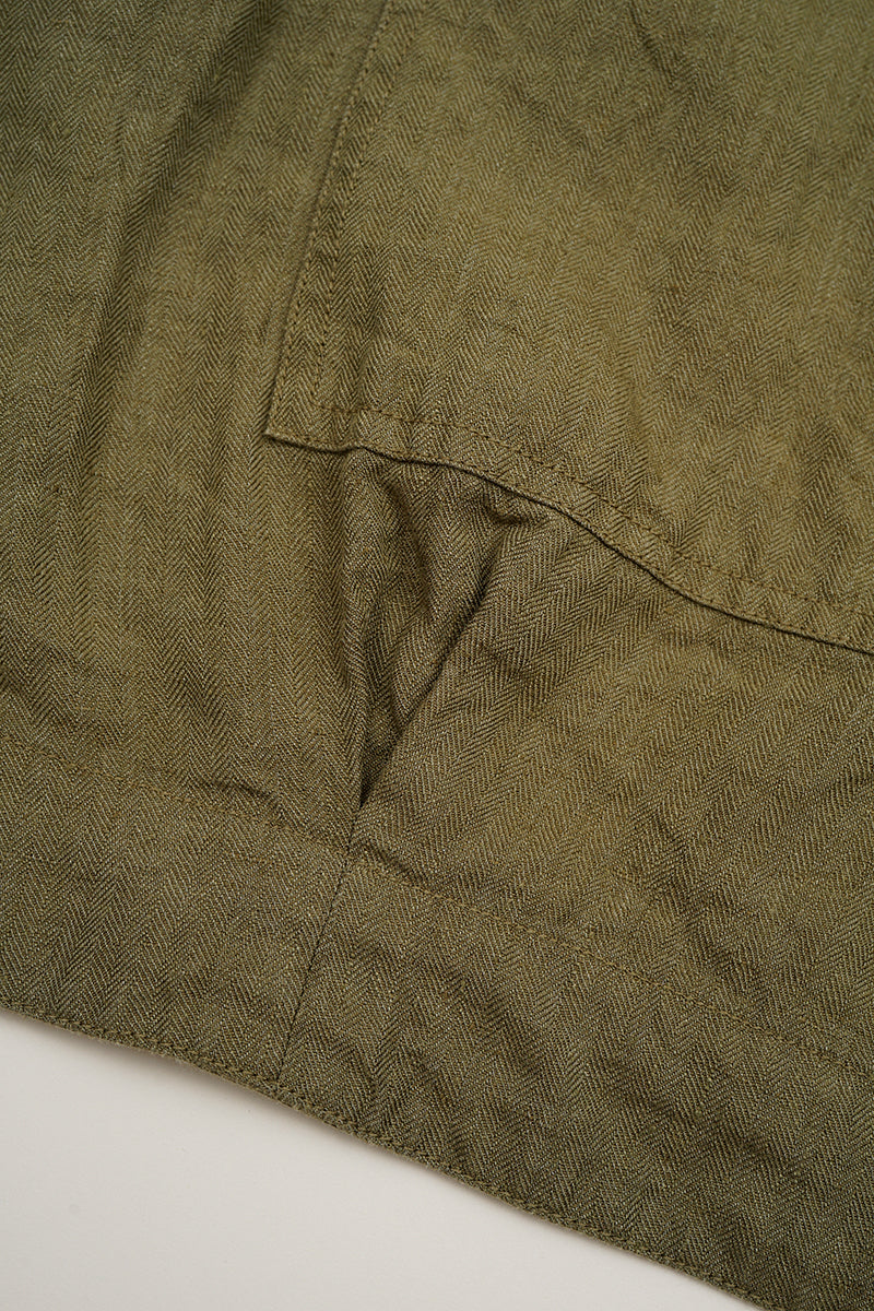 【ナイジェル・ケーボン】MAN / プルオーバーアーミーベスト - リネンヘリンボーンツイル / PULLOVER ARMY VEST - LINEN HERRINGBONE TWILL
