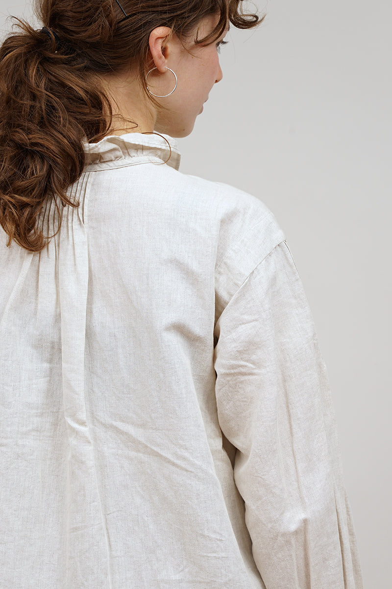 【ナイジェル・ケーボン】WOMAN / ギャザーカラーブラウス - コットンリネン / GATHER COLLAR BLOUSE - COTTONLINEN