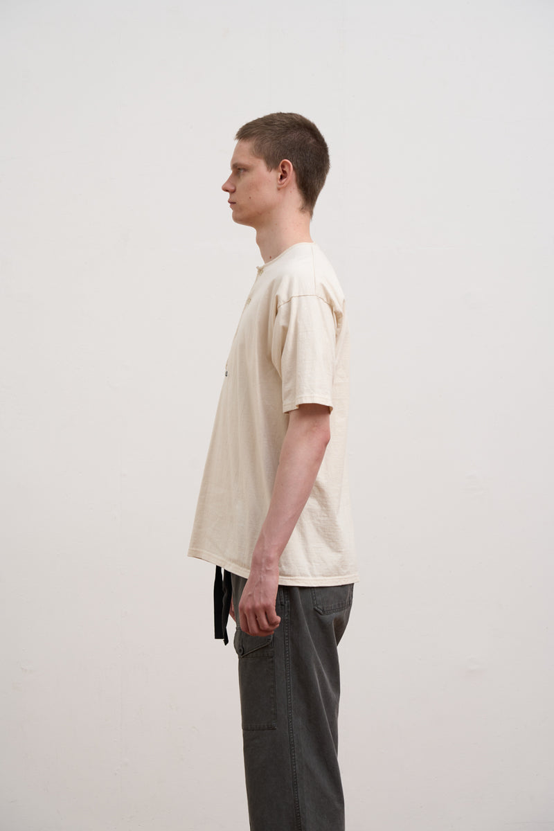【ナイジェル・ケーボン】MAN / 7.8オンス ヘンリーネックTシャツ - モディファイ / 7.8oz HENLEY NECK T-SHIRT - MODIFY